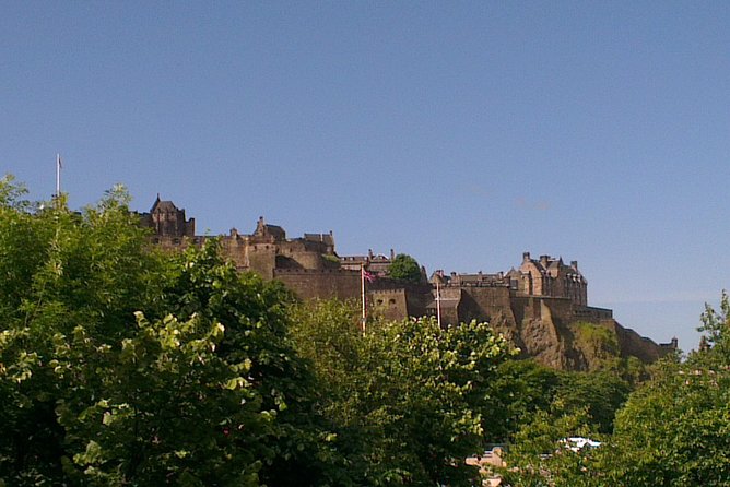 Private Walk: Edinburgh Old Town and New Town - Victoria Street, the West Bow, and the Upper Bow and Lawnmarket maze