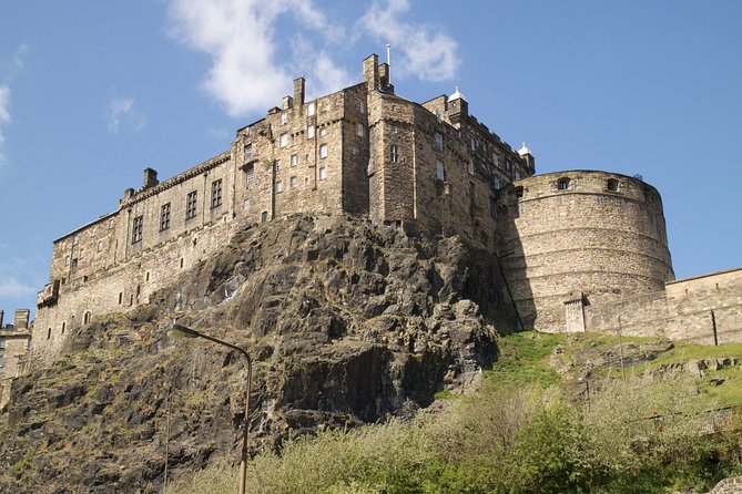 Private Walking Tour: Edinburgh Highlights, including entry to Edinburgh Castle - The Scottish Parliament and the Big Finish at Arthur’s Seat