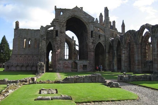 Rosslyn Chapel and Scottish Borders Small-Group Day Tour from Edinburgh - William Wallace Statue and Scott’s View: Quick Stops with Real Payoff