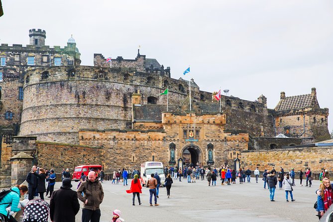 Royal Edinburgh Ticket - Hop-On Hop-Off and Attraction Admissions - Commentary and headphones: how to make the narration work for you
