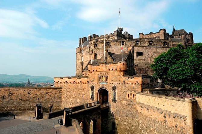 Royal Mile and Edinburgh Castle - Small Group Walking Tour - Start at Mercat Cross: St Giles and Parliament Square in one flow