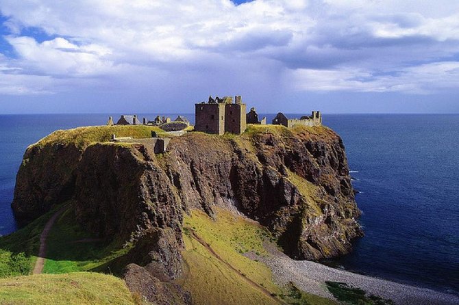Scottish Castles Glamis and Dunnottar Italian Tour Guide - Stonehaven Lunch Stop: A Real Fishing Village Break