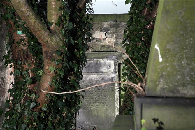 Small Group Edinburgh Underground Vaults & Graveyard Ghost Tour - Descending Into Blair Street Vaults, Cold Tunnels and Dark Tales