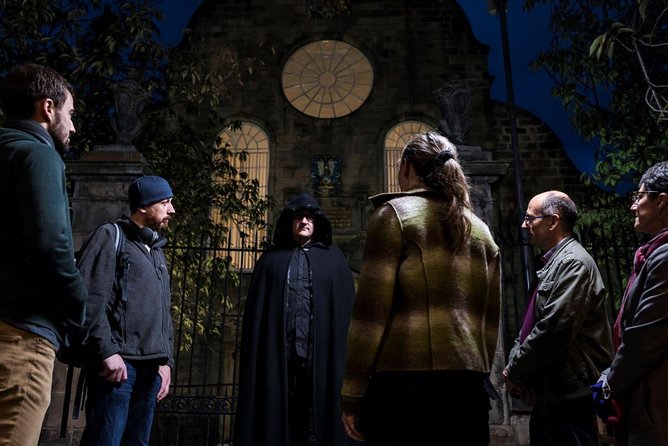 Small Group Edinburgh Underground Vaults & Graveyard Ghost Tour - Small-Group Comfort, Earphones, and Staying Together