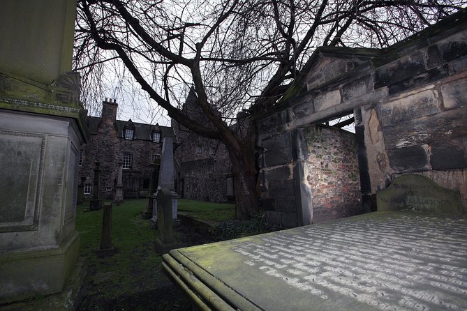 Small Group Edinburgh Underground Vaults & Graveyard Ghost Tour - What the Best Guides Do (And Why It Matters)