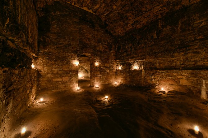 Small Group Ghost Tour incl. Underground Vaults & free drink in Megget's Cellar - Old Town at night, with a guide who knows the rhythm