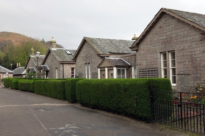 Stirling Castle & Loch Day Tour - Falls of Dochart: 20 minutes for photos and fresh air