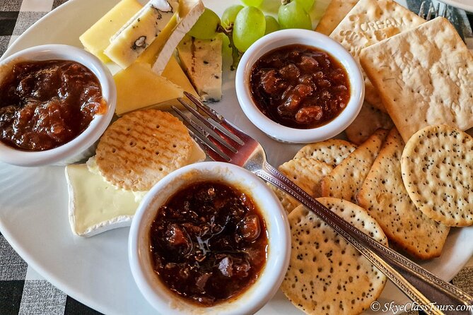 Tailored Premium Edinburgh Food Tour with Highest Quality Dishes - Stop 1: A quick kickoff in the Old Town center