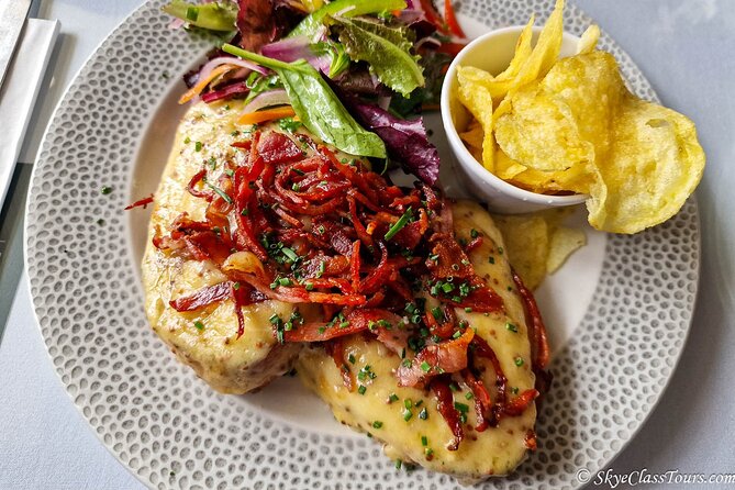 Tailored Premium Edinburgh Food Tour with Highest Quality Dishes - The Old Town tasting stretch: where the food ties to the city