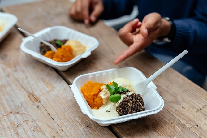 The 10 Tastings of Edinburgh With Locals: Private Food Tour - Private guiding style, and how names like Mark, Chris, Alec, and Michelle show up