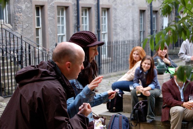 The Edinburgh Literary Pub Tour - Old Town Lanes, Wynds, Courtyards, and the First Pub Stop