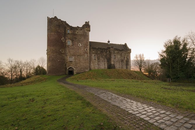 The Outlander 1 Day Experience - Outlander Filming Locations With Real Place Names, Not Just Postcards