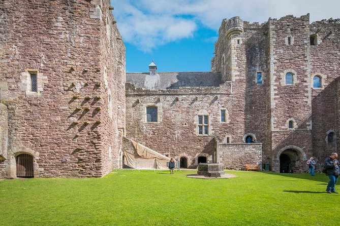 The Outlander 1 Day Experience - Stop 5: Midhope Castle, the Lallybroch Photo Moment That Finishes the Day Right