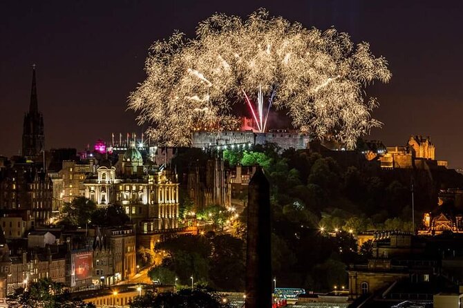 The Royal Military Tattoo Edinburgh City Tour Rosslyn Chapel and Dinner - Dinner at a traditional Scottish pub: energy for the big show