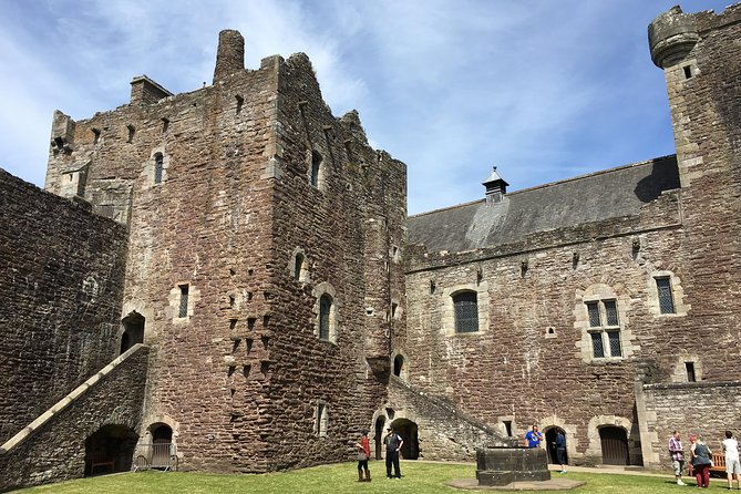 Ultimate Outlander Day Tour - Why this Outlander day tour fits so well with Edinburgh