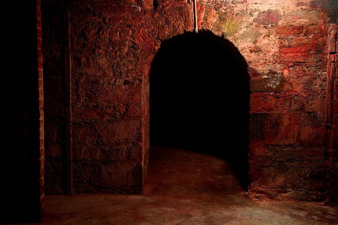 Underground Vaults Walking Tour in Edinburgh Old Town - Witchcraft temple and the haunted-vault moment: what you might see down there
