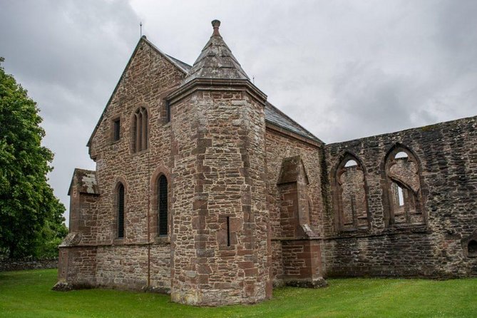 Urquhart Castle, Culloden, Clava Cairns, Loch Ness - Beauly farm stop: Highland cows and alpacas you can actually see up close